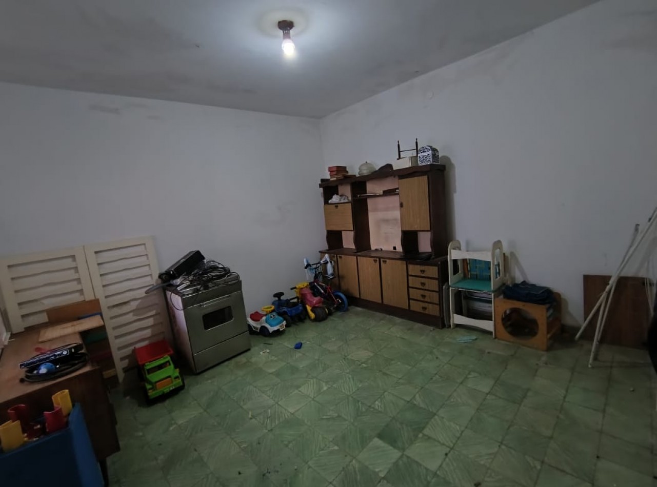 CASA 3 AMBIENTES. ESQUINA