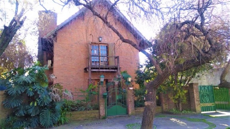 CHALET 5 AMB. OPORTUNIDAD!!!