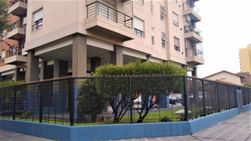 EXCELENTE DEPTO. 4 AMB. C/ 2 BALCONES/COCHERA/BAULERA/EDIFICIO COVA I