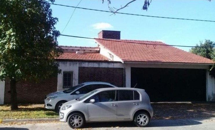 Chalet de 4 Amb. con Piscina y Parque EN DON TORCUATO.