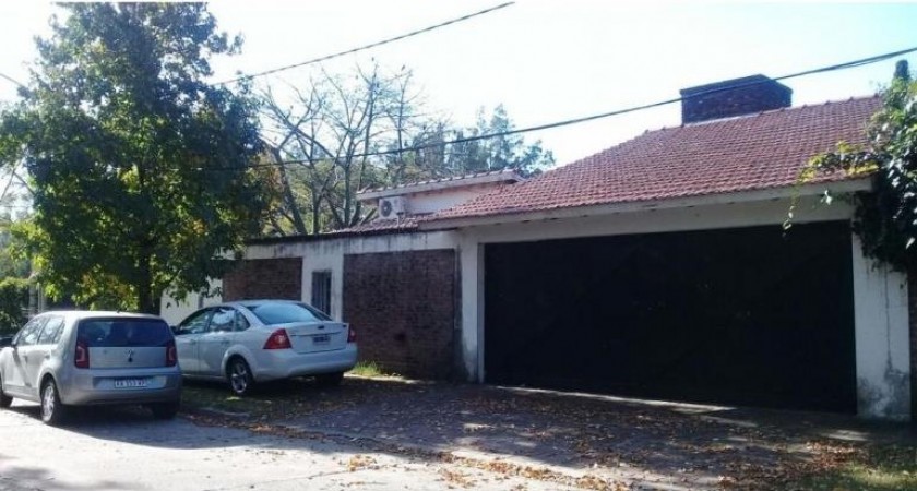 Chalet de 4 Amb. con Piscina y Parque EN DON TORCUATO.