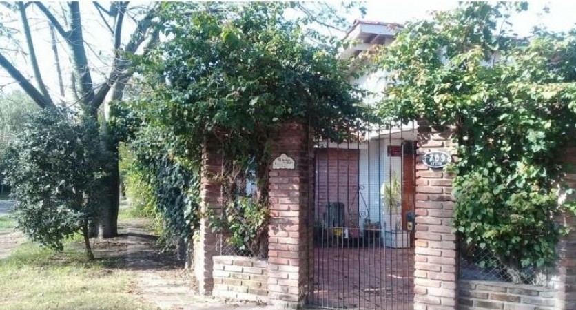 Chalet de 4 Amb. con Piscina y Parque EN DON TORCUATO.