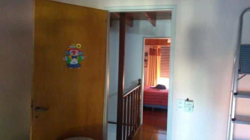 HERMOSO DUPLEX DE 3 AMBIENTES CON PATIO Y COCHERA.