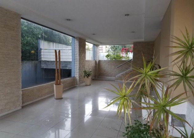 EXCELENTE DEPARTAMENTO SEMI PISO DE 5 AMBIENTES