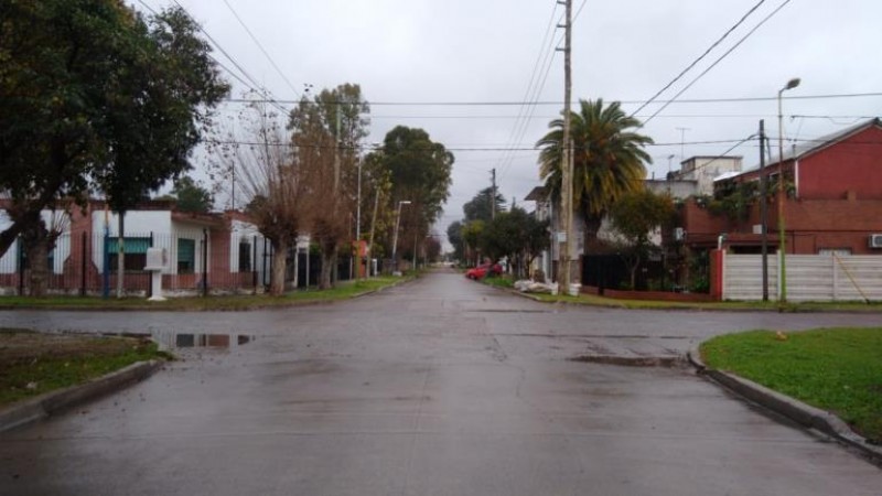 PROPIEDAD DE 3 AMB. A REFACCIONAR C/ ENTRADA VEHICULO / FONDO LIBRE