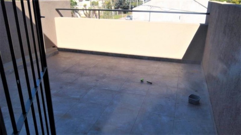 DEPARTAMENTO DE 2 AMBIENTES CON TERRAZA Y COCHERA. A ESTRENAR