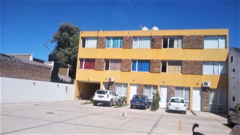 DEPARTAMENTO DE 2 AMBIENTES CON COCHERA Y SUM