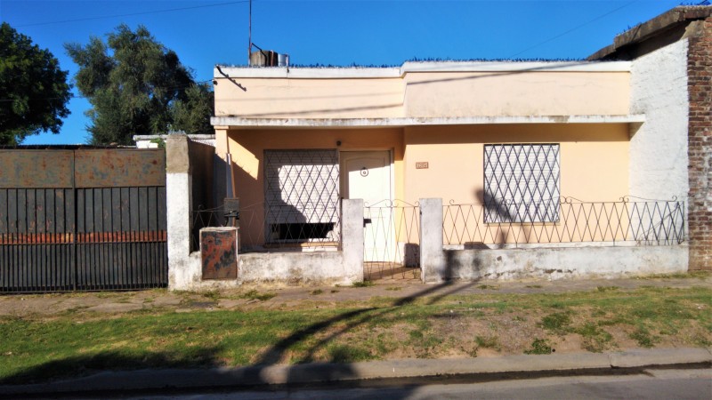 CASA AMERICANA 3 AMB. ESQUINA.