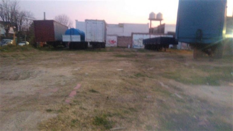 LOTE ESQUINA DE 1.200 M2. S/RUTA 8