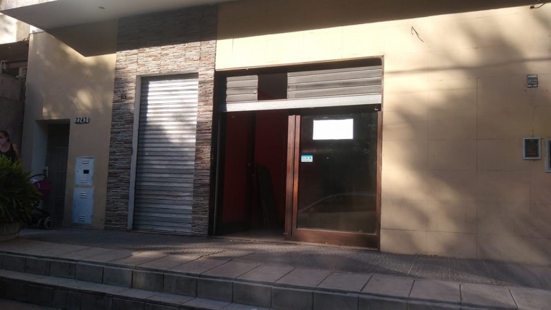 LOCAL 230 M2. S/ AV. PTE PERON