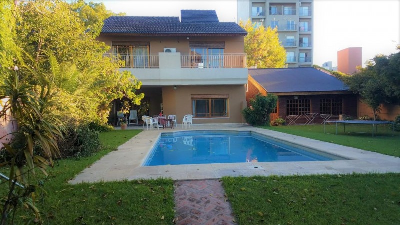 CHALET DE 8 AMB./ PARQUE /PISCINA/CTRO.SAN MIGUEL