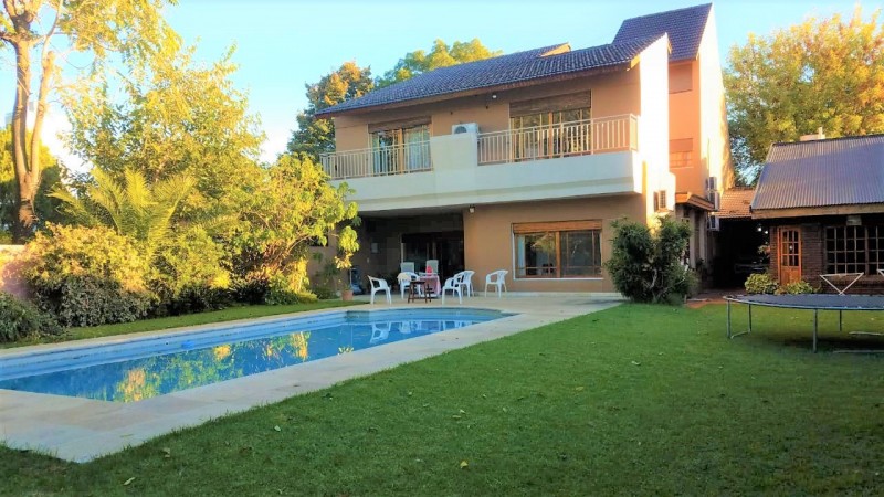 CHALET DE 8 AMB./ PARQUE /PISCINA/CTRO.SAN MIGUEL