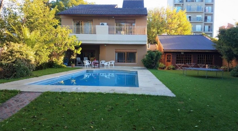 CHALET DE 8 AMB./ PARQUE /PISCINA/CTRO.SAN MIGUEL