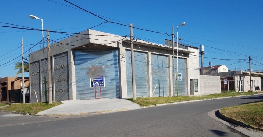 GALPON ESQUINA 200 M2 A ESTRENAR!!