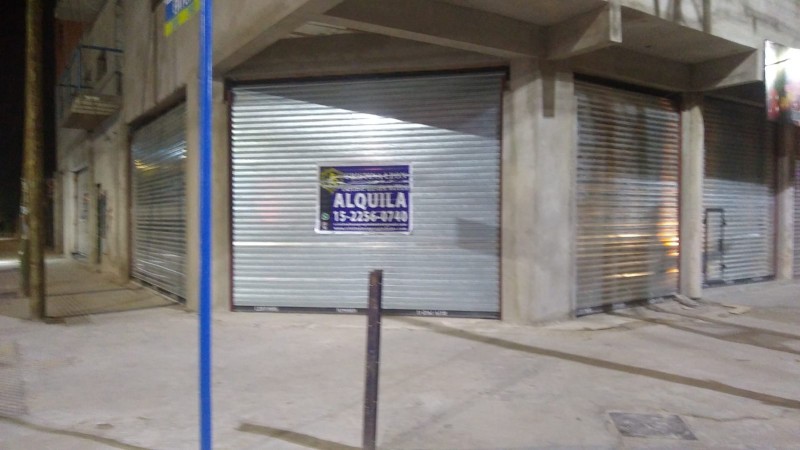 LOCAL 90 M2.  ESQUINA A ESTRENAR