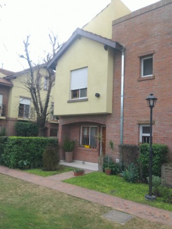 TRIPLEX C/ COCHERA  (BARRIO CERRADO VILLAGE)