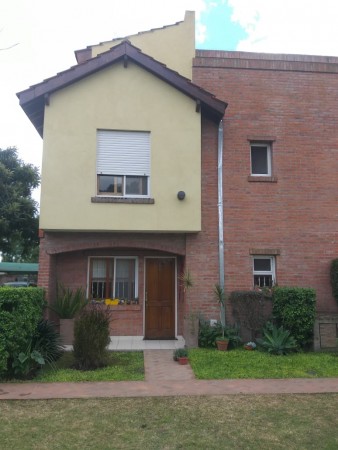 TRIPLEX C/ COCHERA  (BARRIO CERRADO VILLAGE)