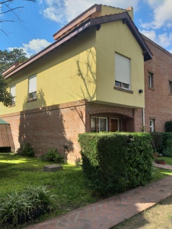 TRIPLEX C/ COCHERA  (BARRIO CERRADO VILLAGE)