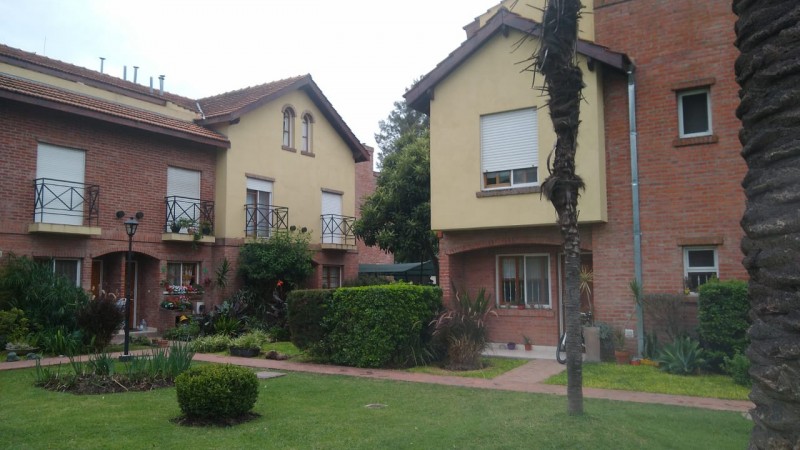 TRIPLEX C/ COCHERA  (BARRIO CERRADO VILLAGE)