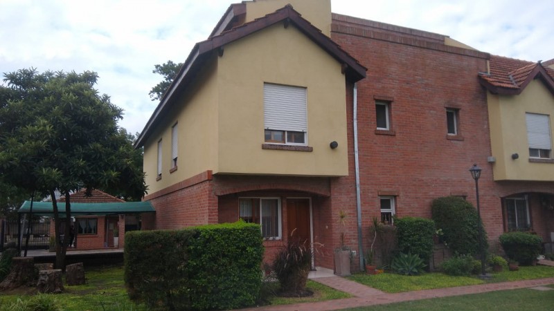 TRIPLEX C/ COCHERA  (BARRIO CERRADO VILLAGE)