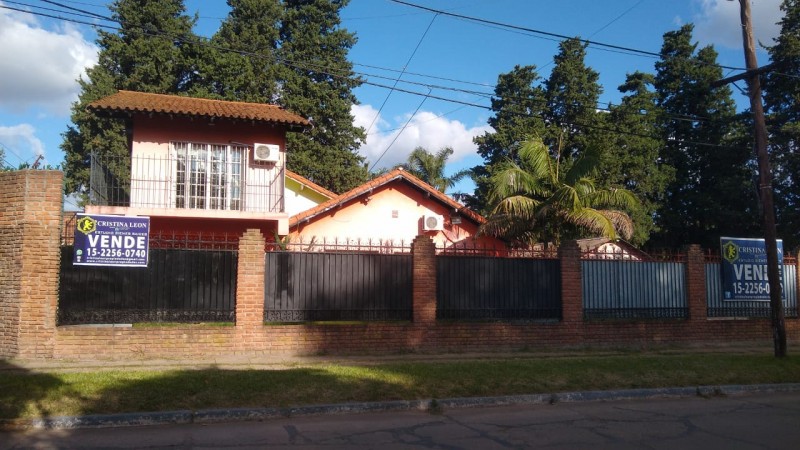 CHALET 4 AMB. 1.700 M2. C/PARQUE Y GARAGE