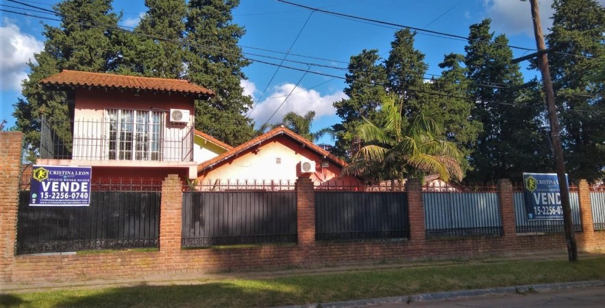 CHALET 4 AMB. 1.700 M2. C/PARQUE Y GARAGE