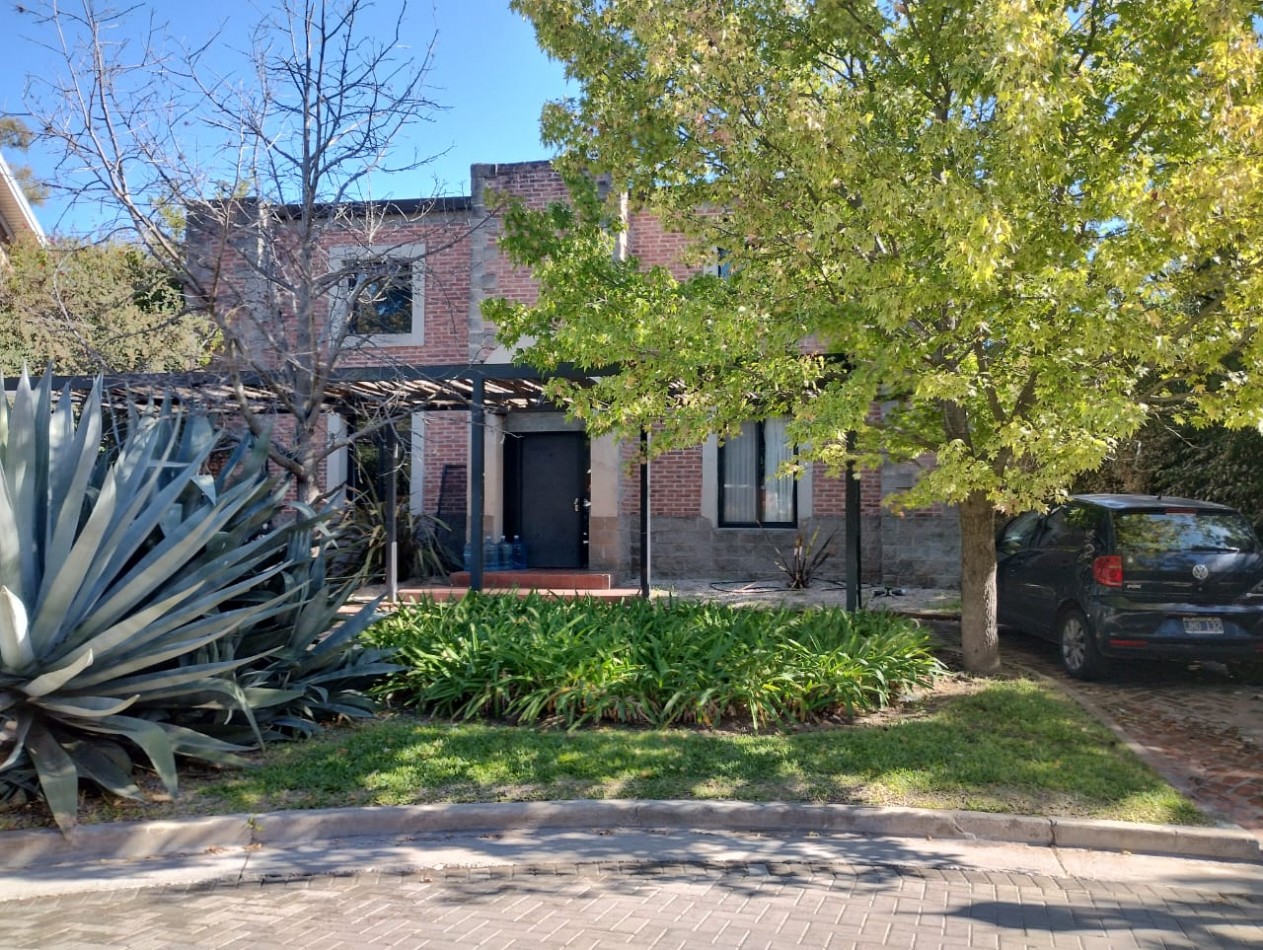 CASA 5 AMB.  ( BARRIO CERRADO  SAN JORGE) DON TORCUATO