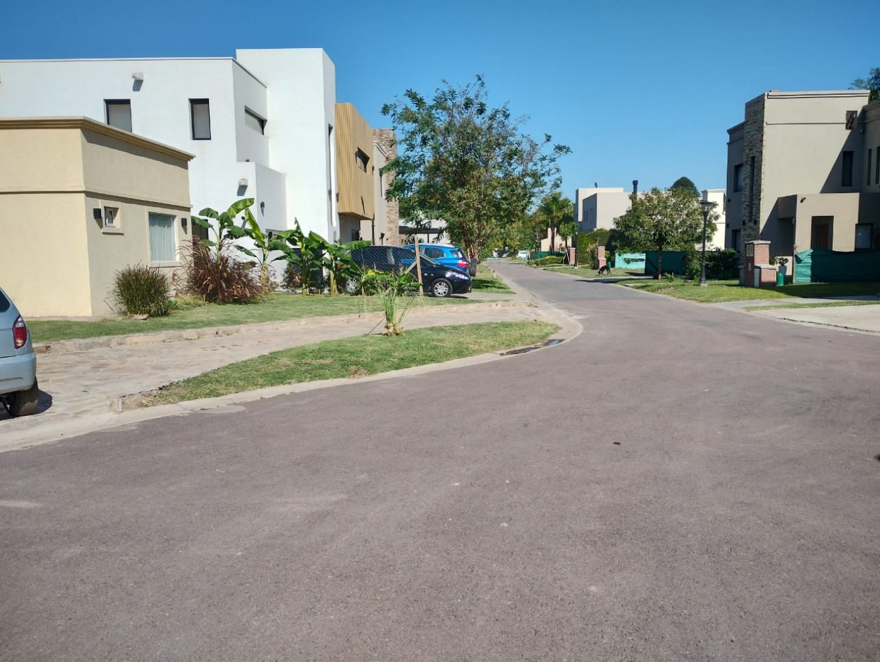 LOTE DE 553 M2. (BARRIO CERRADO MAGNA) 