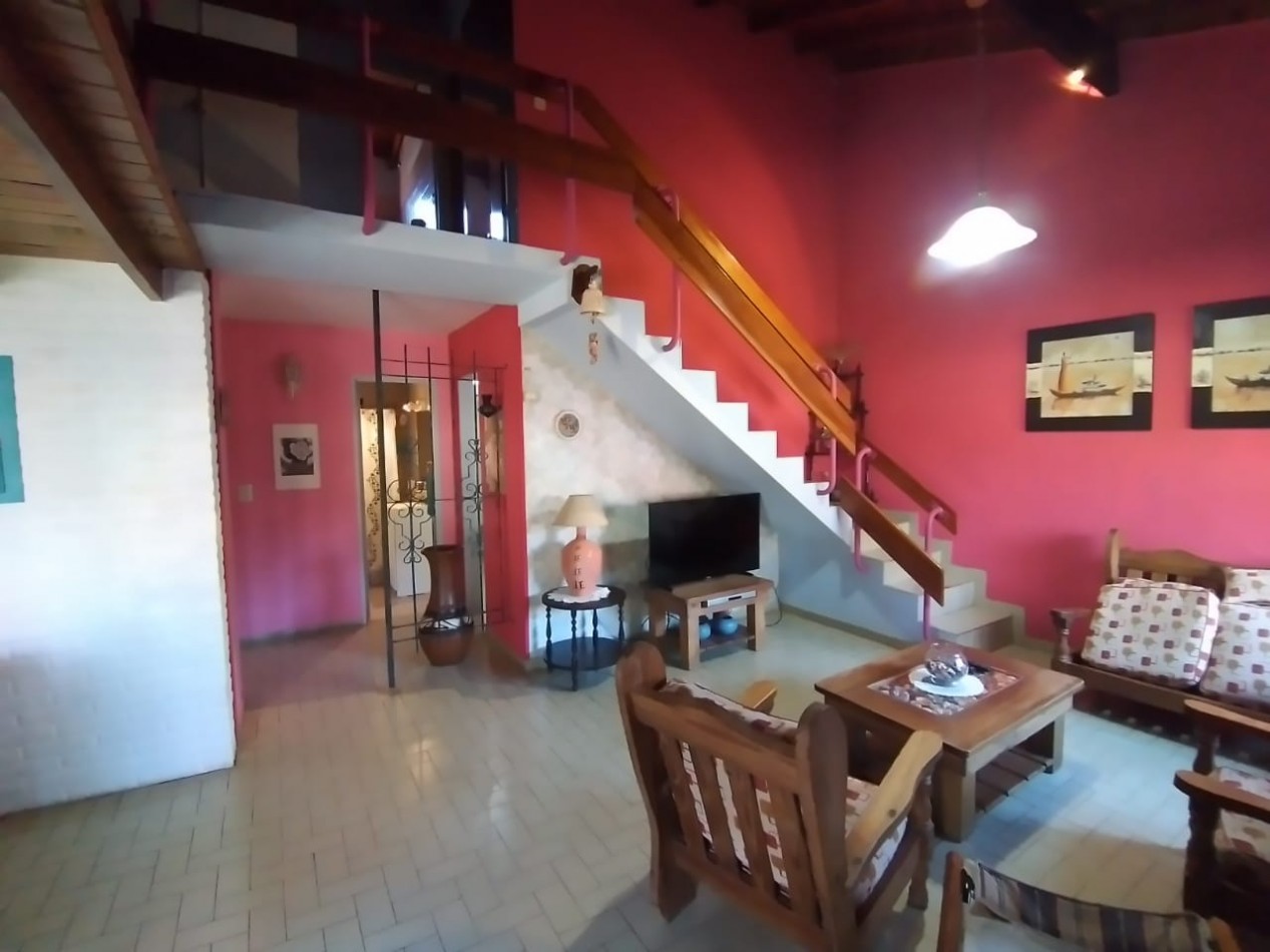 VILLA GESELL (COSTA ATLANTICA) CHALET 4 AMB. + DEPTO. 2 AMB. A 500 M. DE PLAYA