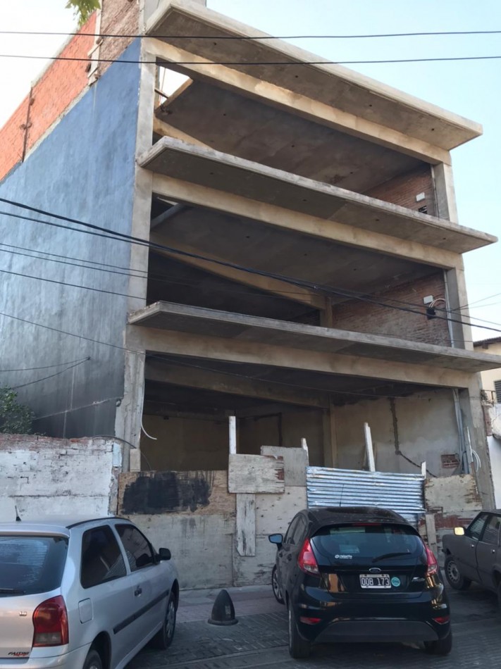 IMPONENTE  PROPIEDAD  LOSA  1300 M2.  3 PLANTAS C/ASCENSOR  (CTRO. LOS POLVORINES) 