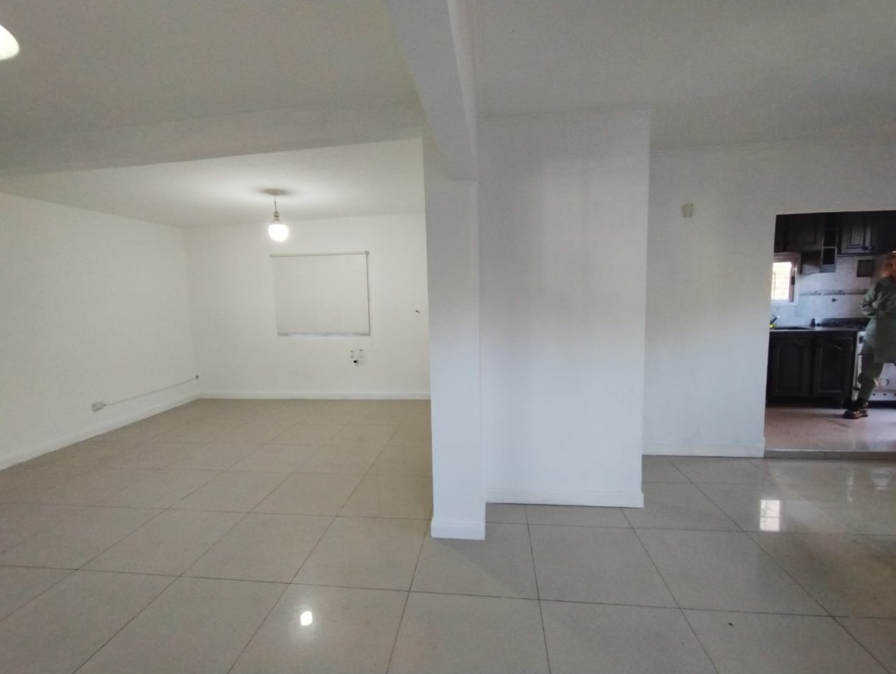 DUPLEX 3 AMB. C/ ENTRADA VEHICULAR Y GALPON CERRADO