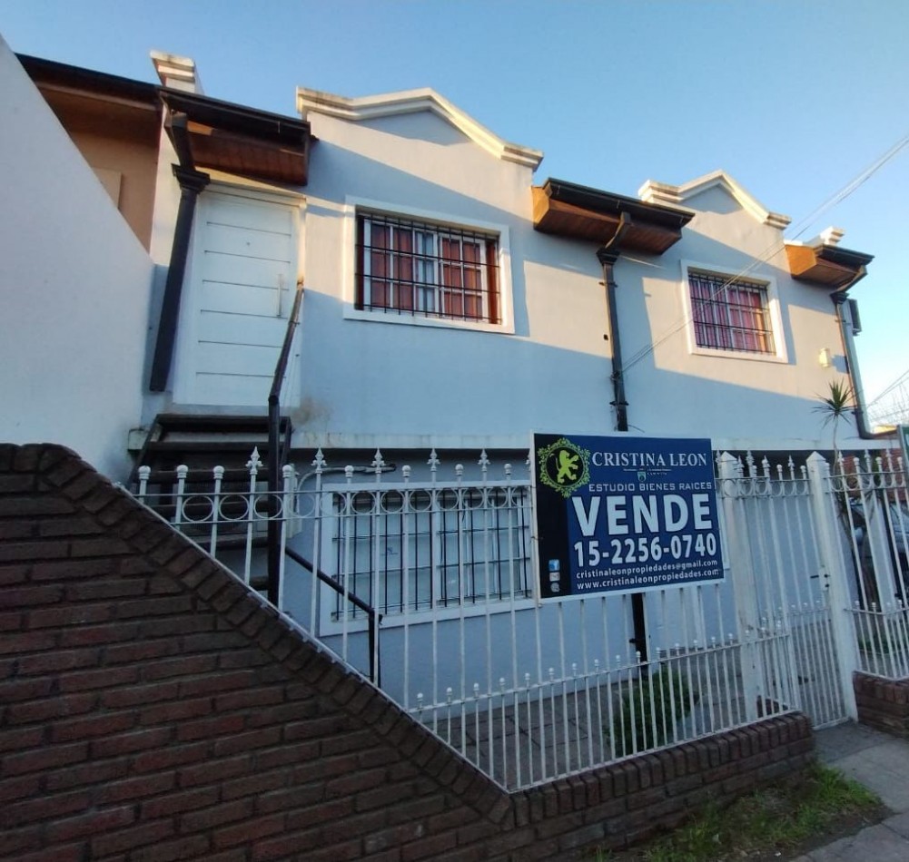 DUPLEX 3 AMB. C/ ENTRADA VEHICULAR Y GALPON CERRADO