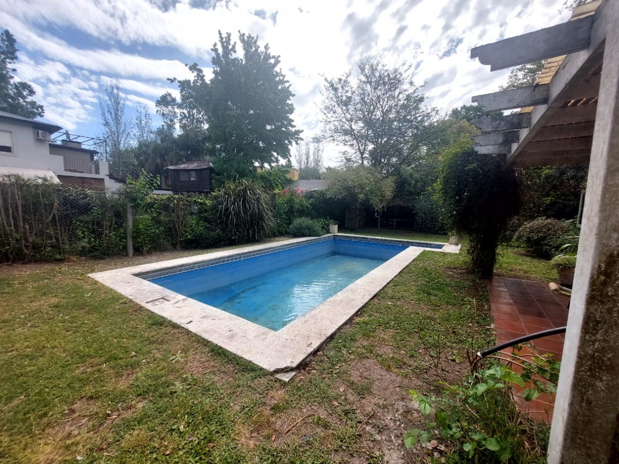 CASA 800 M2. 5 AMB. PARQUE/ PISCINA   (LOS NOGALES)   