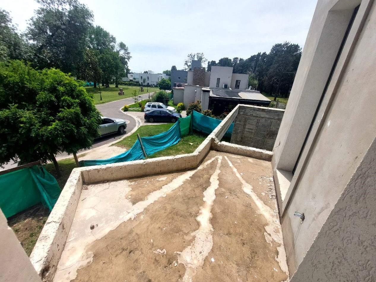 CASA 4 AMB. DOS PLANTAS EN CONSTRUCCION (BARRIO CERRADO MAGNA)