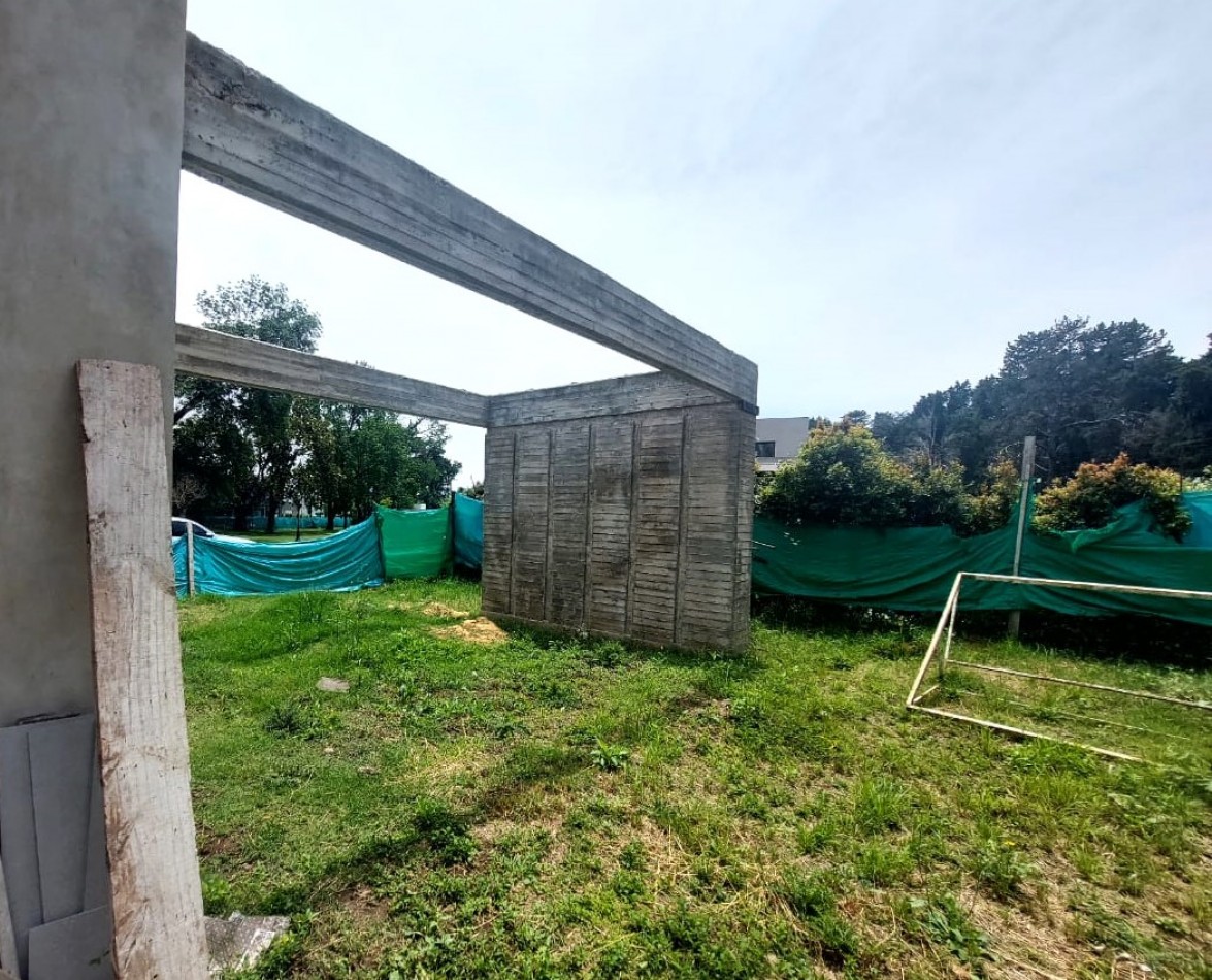 CASA 4 AMB. DOS PLANTAS EN CONSTRUCCION (BARRIO CERRADO MAGNA)