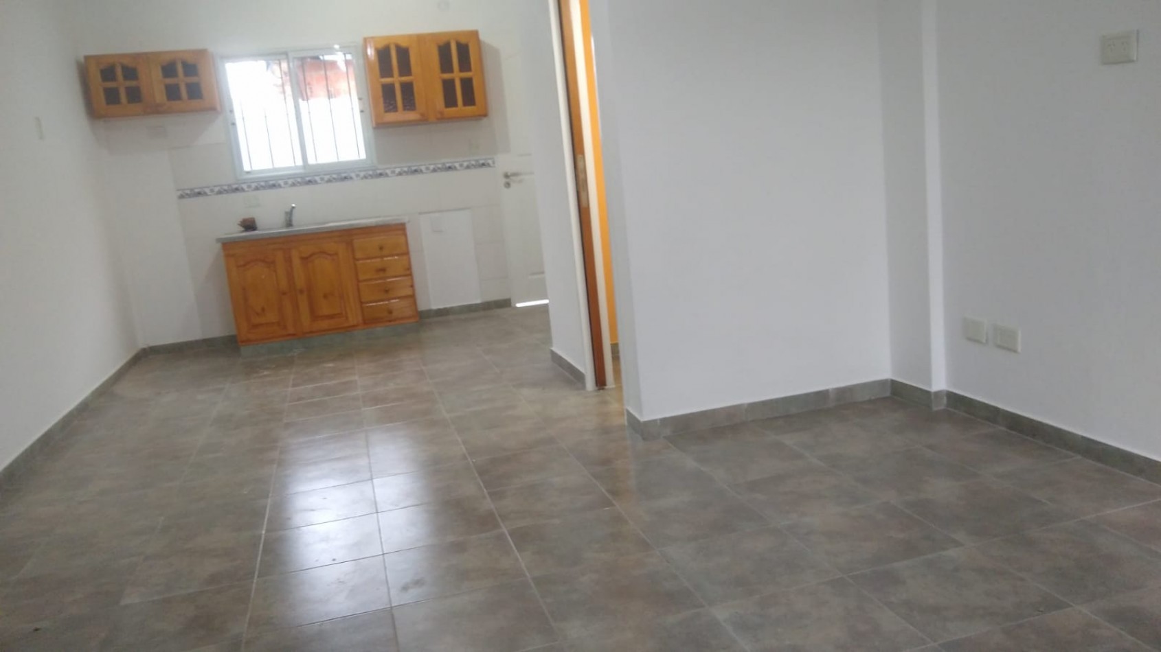 DUPLEX DE 3 AMB. C/ ENTRADA DE AUTO Y PATIO