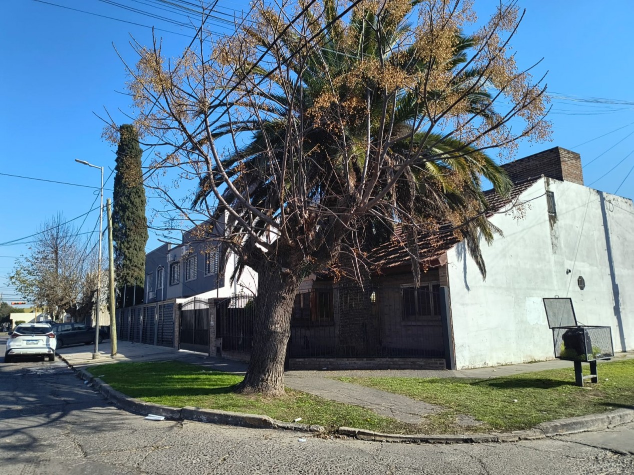 CASA 4 AMB. DOS PLANTAS C/ ENTRADA DE AUTO