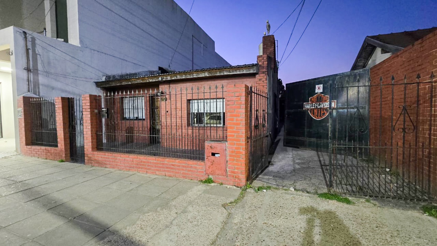 LOTE CON VIVIENDA Y GALPON