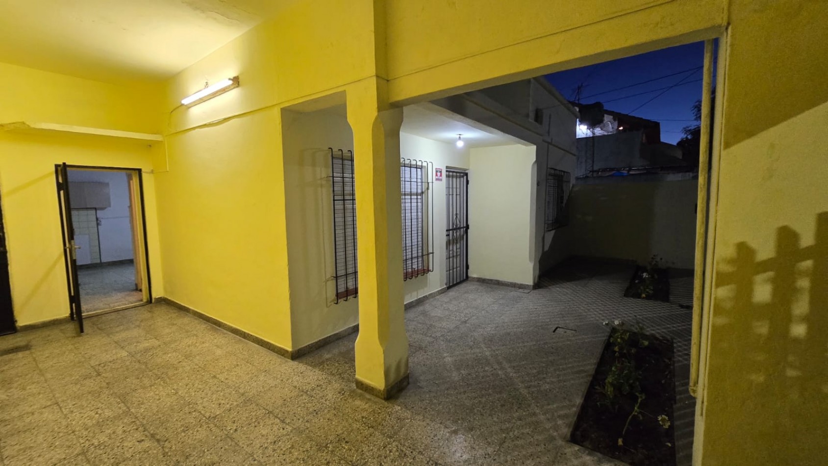 CASA AMERICANA 3 AMBIENTES PATIO / TERRAZA 