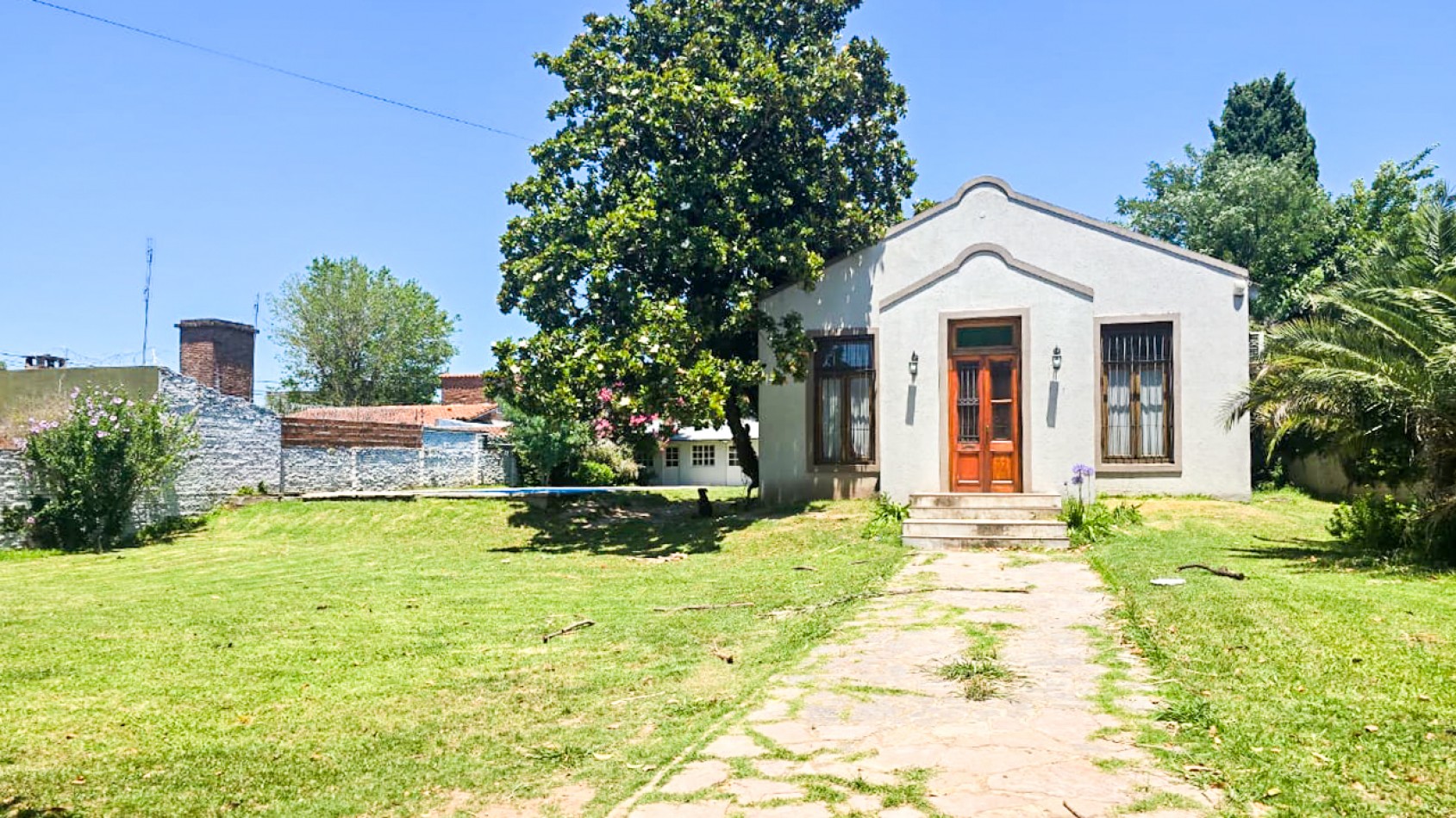 CASA   5 AMB.  1.663  M2. C/PISCINA (DON TORCUATO) 