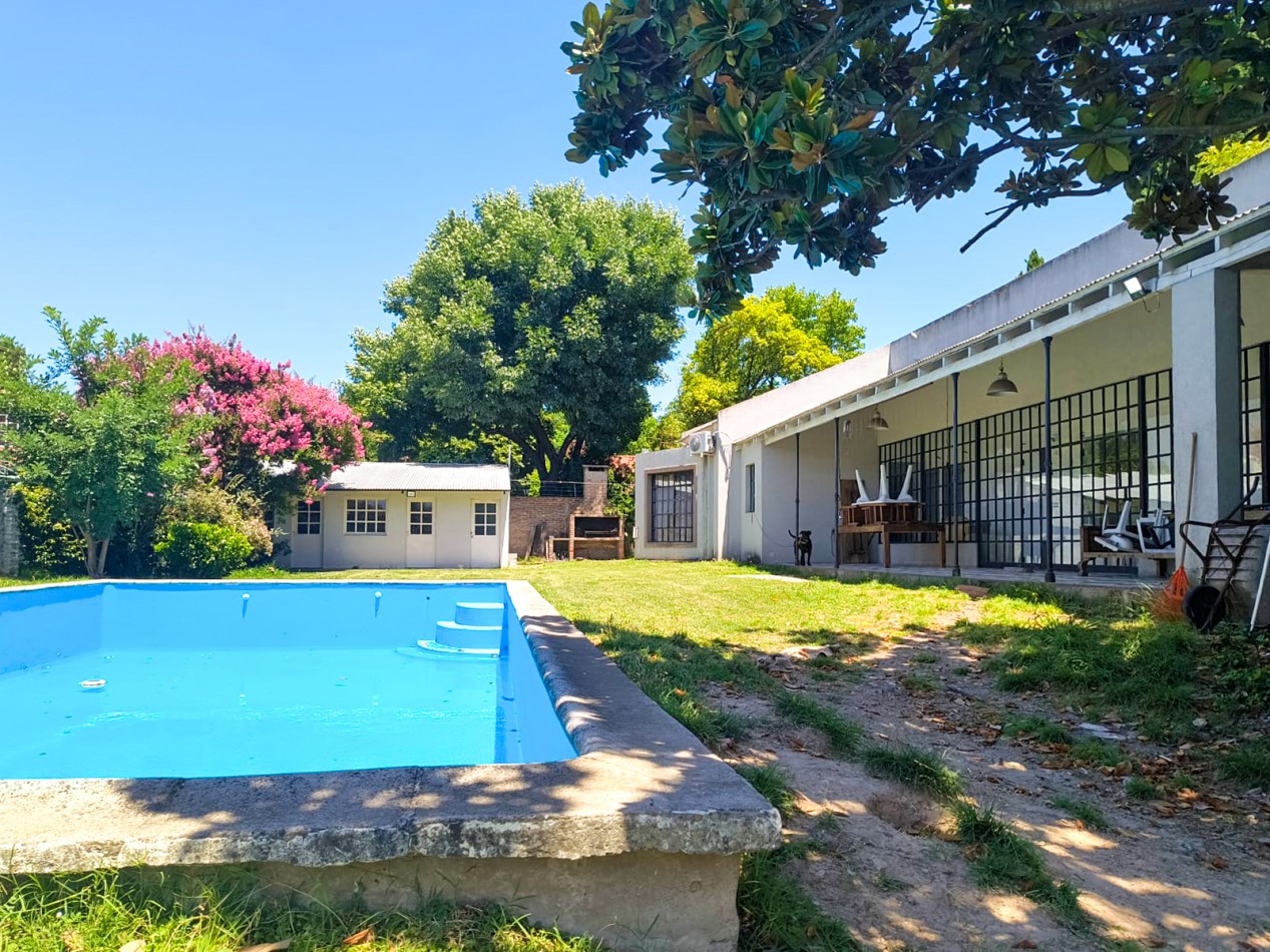 CASA   5 AMB.  1.663  M2. C/PISCINA (DON TORCUATO) 