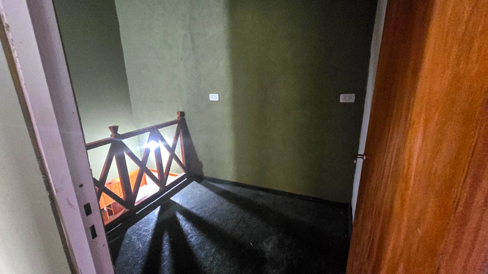 CASA DE 4 AMB.CON PARQUE Y ENTRADA P/ VARIOS AUTOS