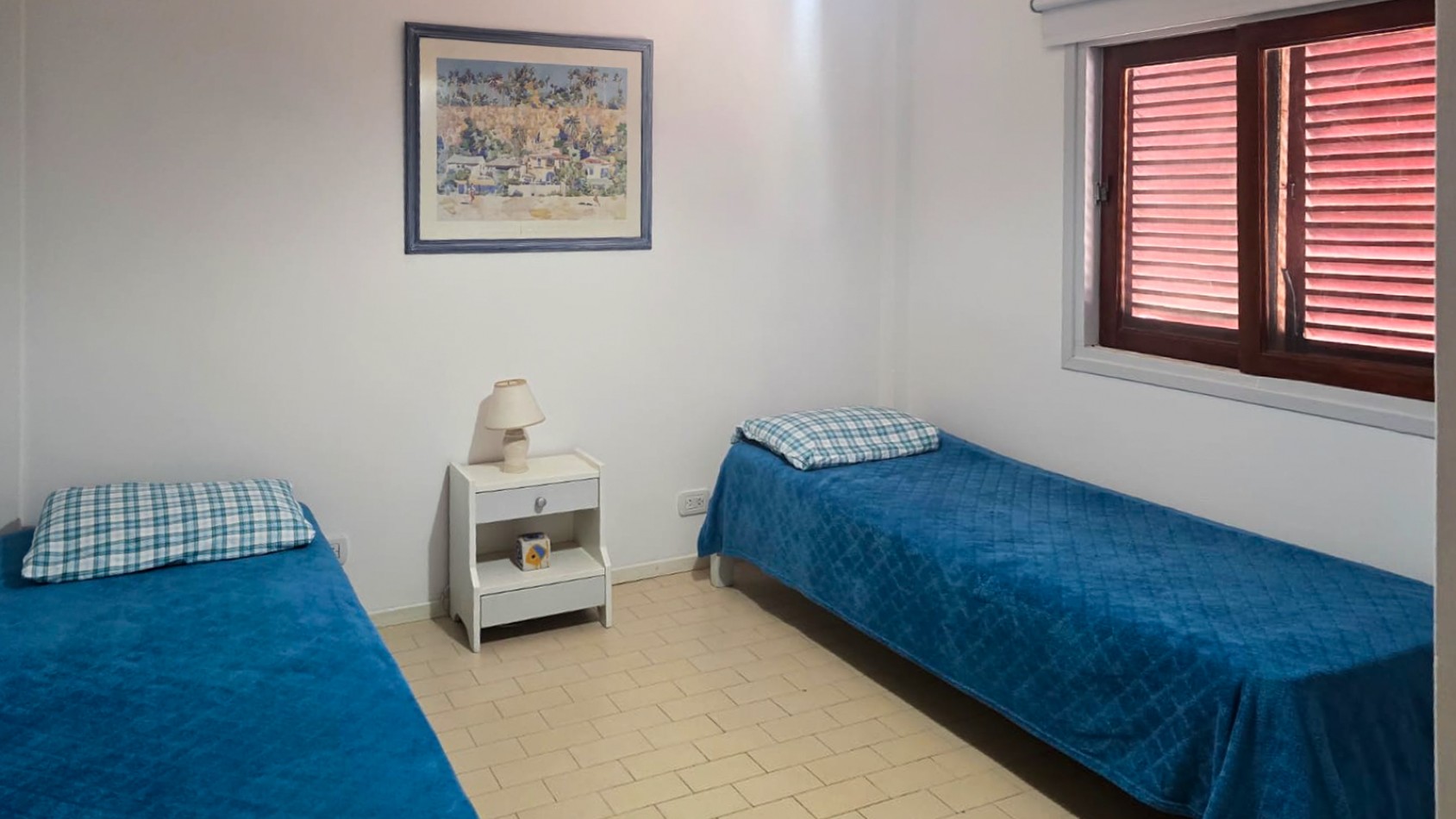 VACACIONES!!! EN VILLA GESELL    DEPTO. 3 AMB. AMPLIOS