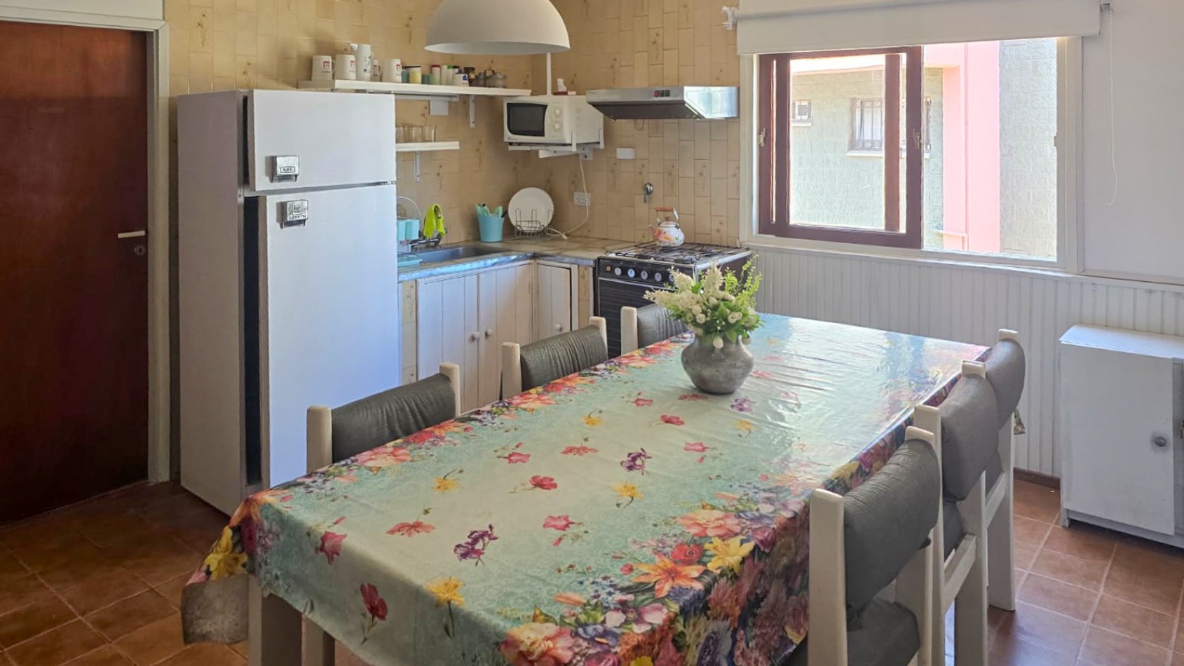 VACACIONES!!! EN VILLA GESELL    DEPTO. 3 AMB. AMPLIOS