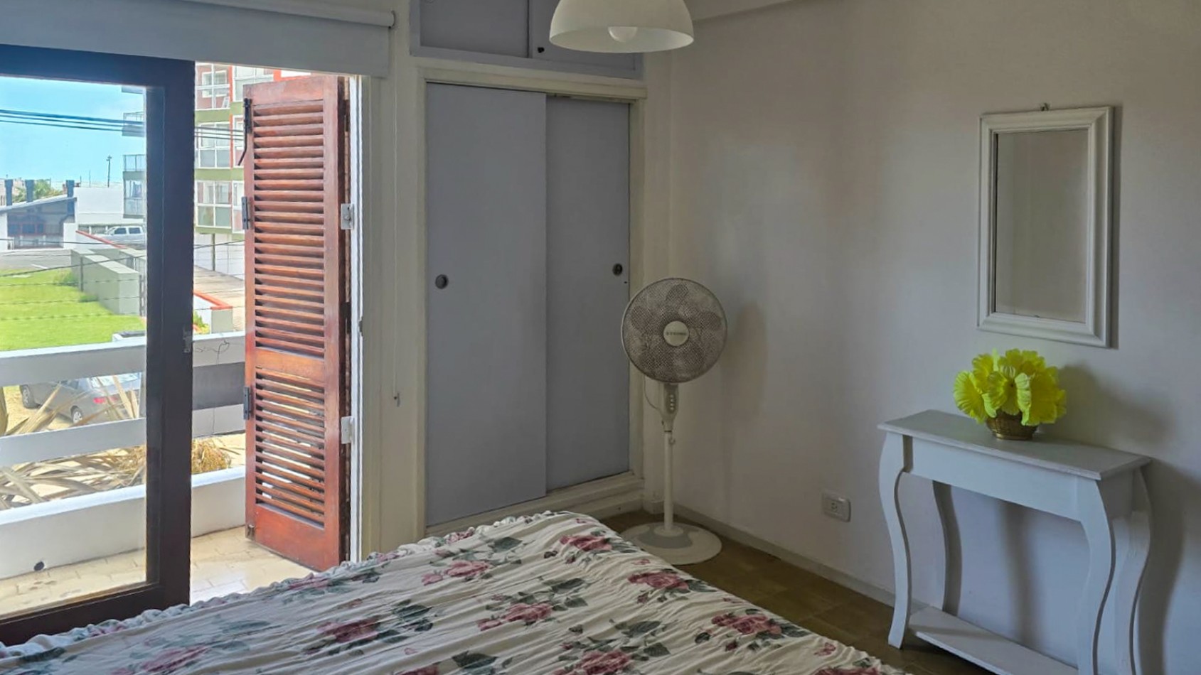 VACACIONES!!! EN VILLA GESELL    DEPTO. 3 AMB. AMPLIOS