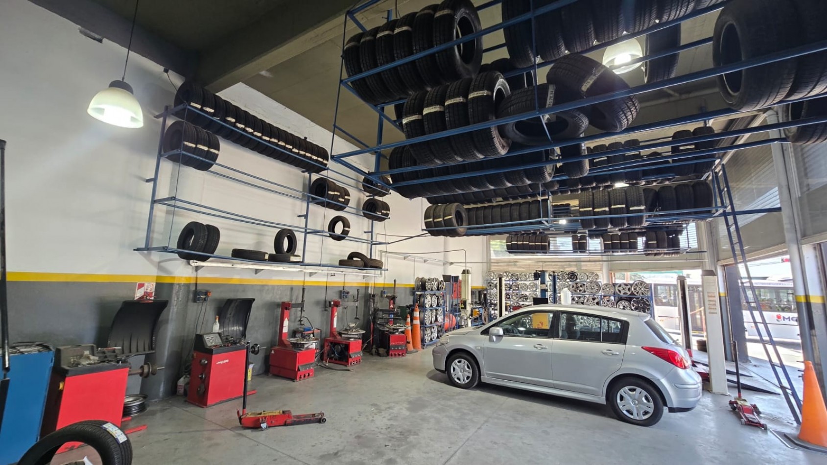 ALQUILER LOCAL 200 M2