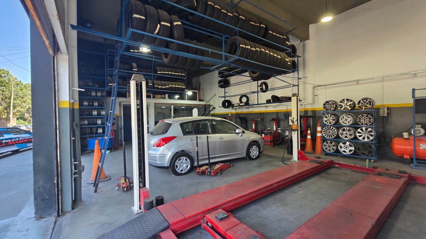 ALQUILER LOCAL 200 M2