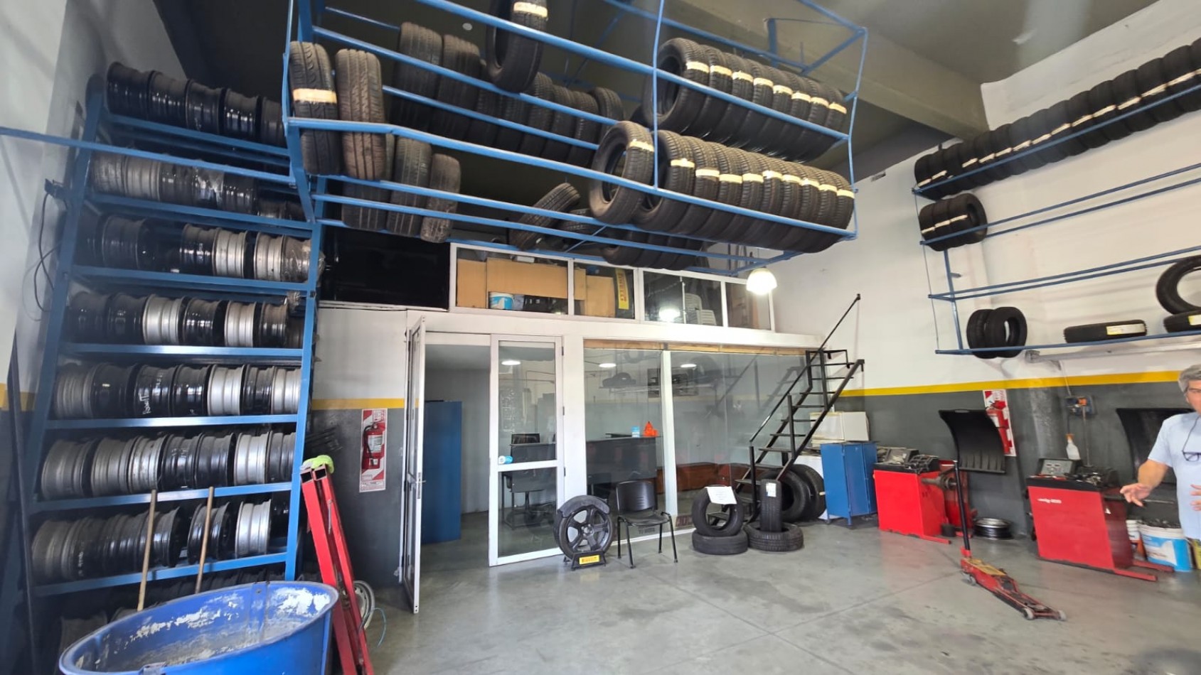 ALQUILER LOCAL 200 M2