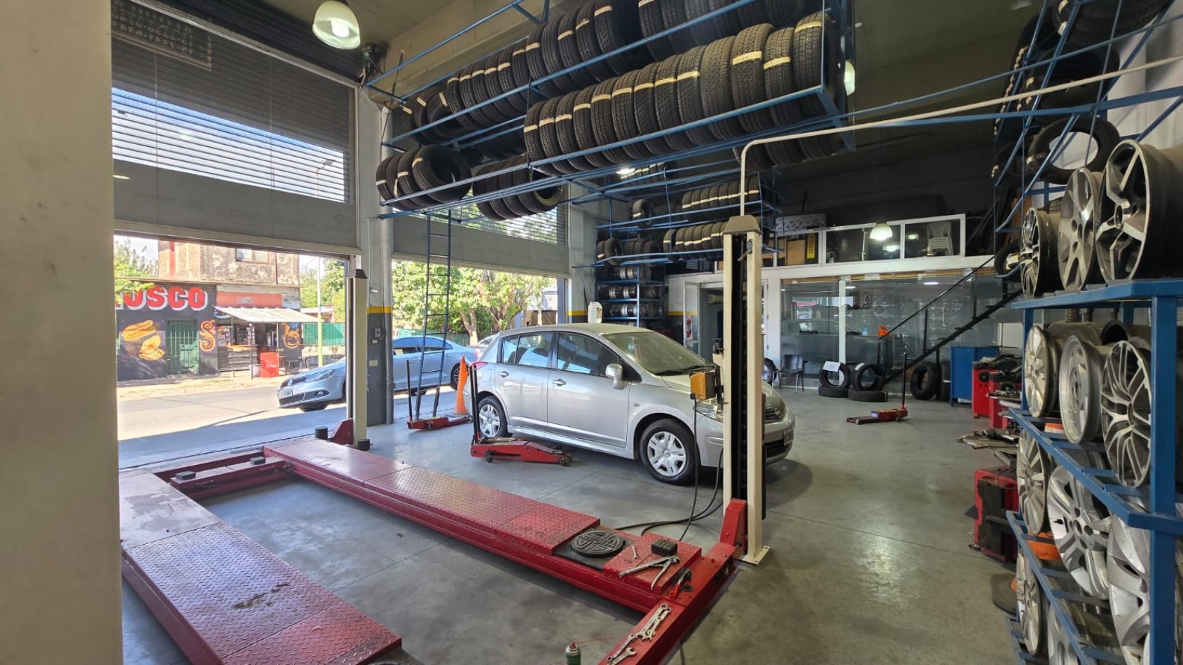 ALQUILER LOCAL 200 M2