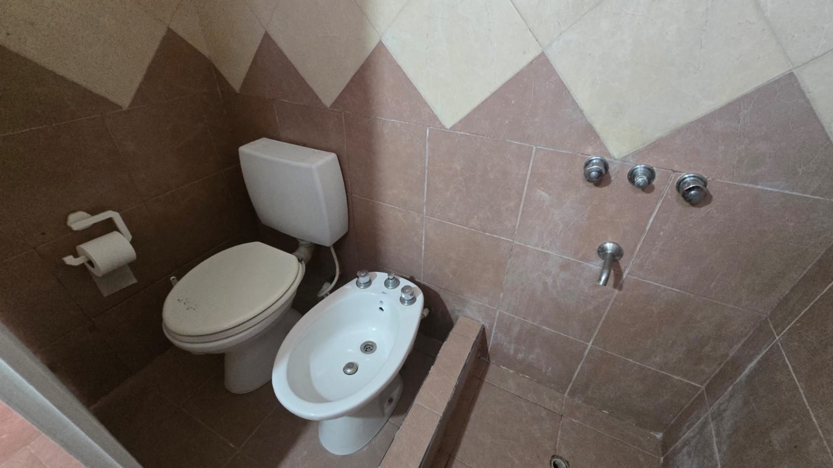 DUPLEX 3 AMB. AMPLIO C/ PATIO Y GARAGE